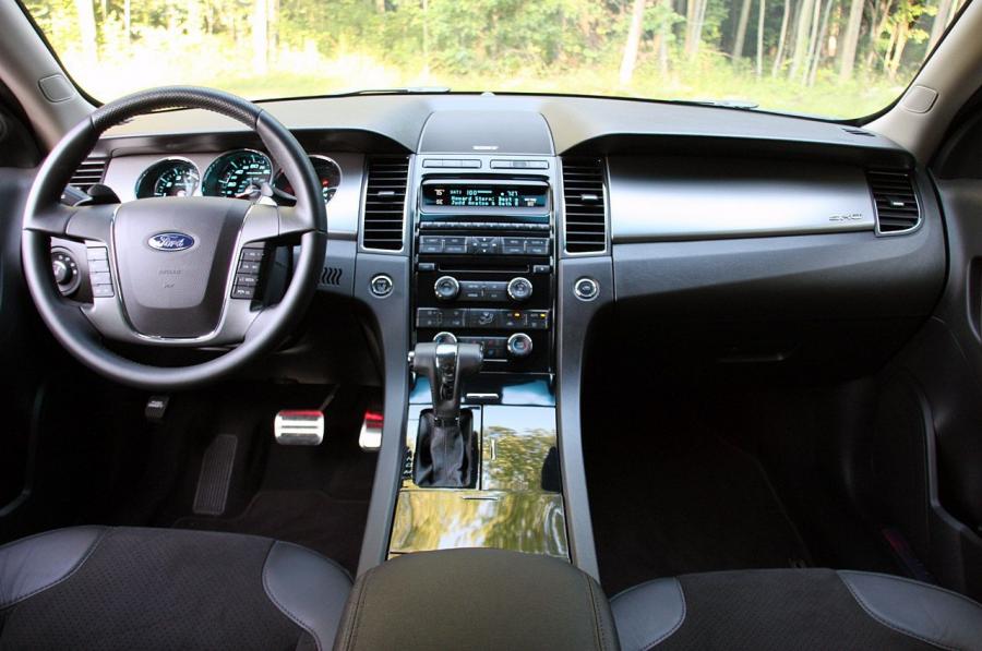 Ford Taurus SHO 2010 года  (фото 35 из 248)
